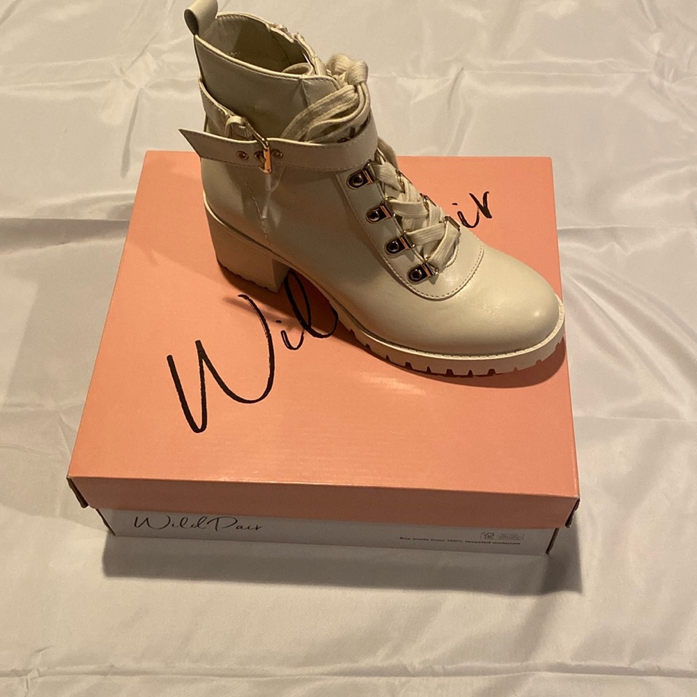 Wild pair off white boots